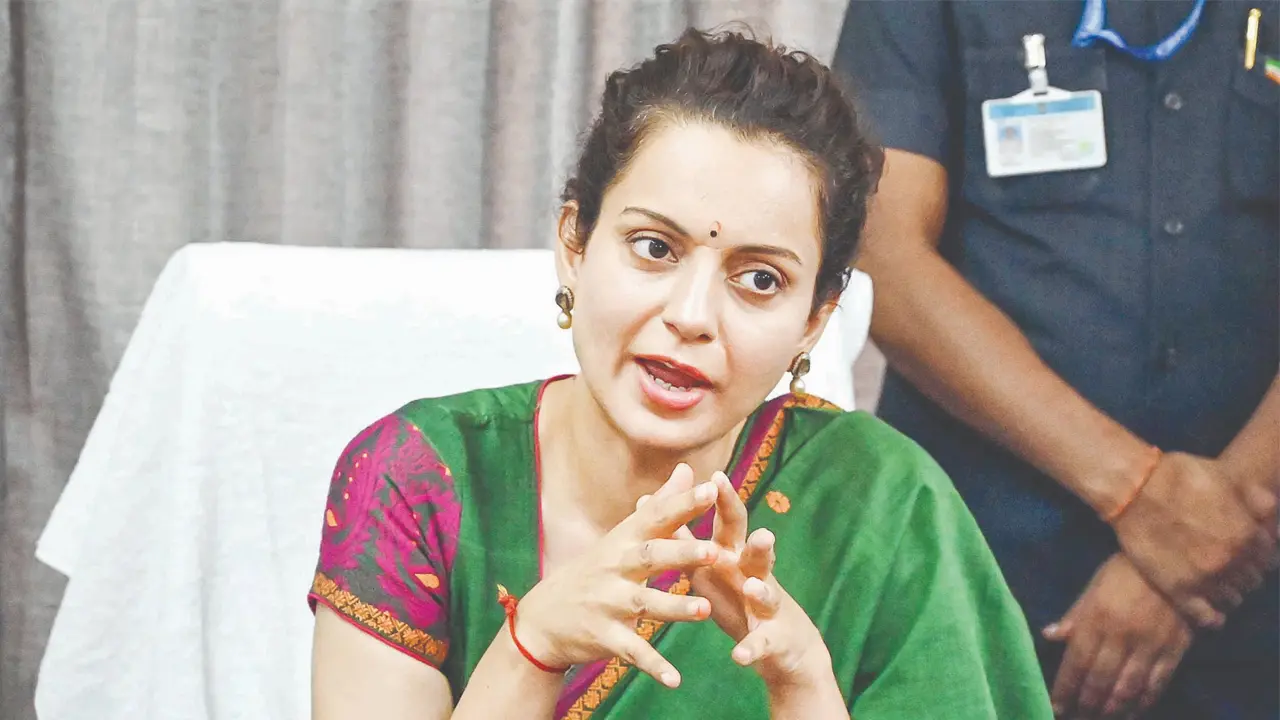 আপত্তিকর মন্তব্য, আইনি বিপাকে কঙ্গনা