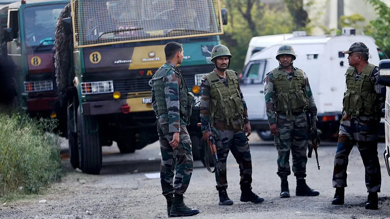 কাশ্মিরে গ্রেনেড হামলায় আহত অন্তত এক ডজন