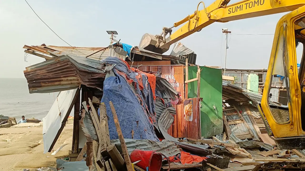 কুয়াকাটার সৌন্দর্য রক্ষায় চলছে উচ্ছেদ অভিযান