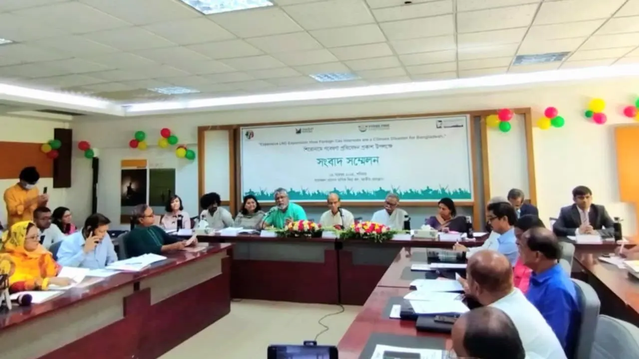দেশের জলবায়ু ঝুঁকি তৈরি করছে বিদেশি এলএনজি
