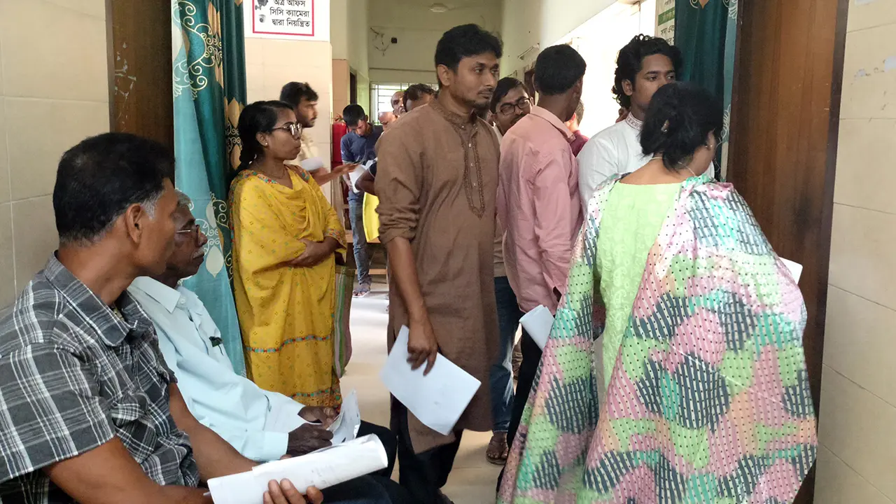 সেবার মান বেড়েছে মাগুরা আঞ্চলিক পাসপোর্ট অফিসের