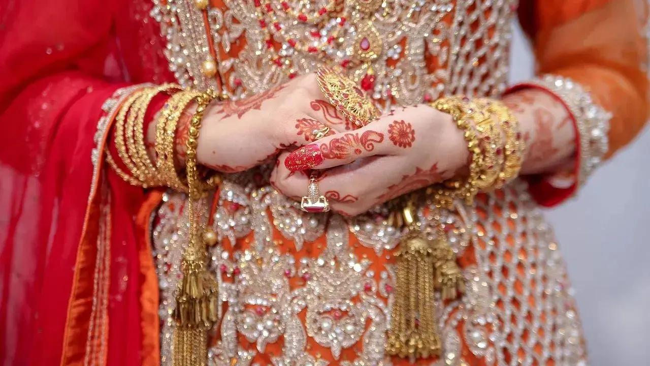 চিকিৎসার জন্য ভারতে গিয়ে প্রেম-বিয়ে, নাগরিকত্ব চান বাংলাদেশি নারী