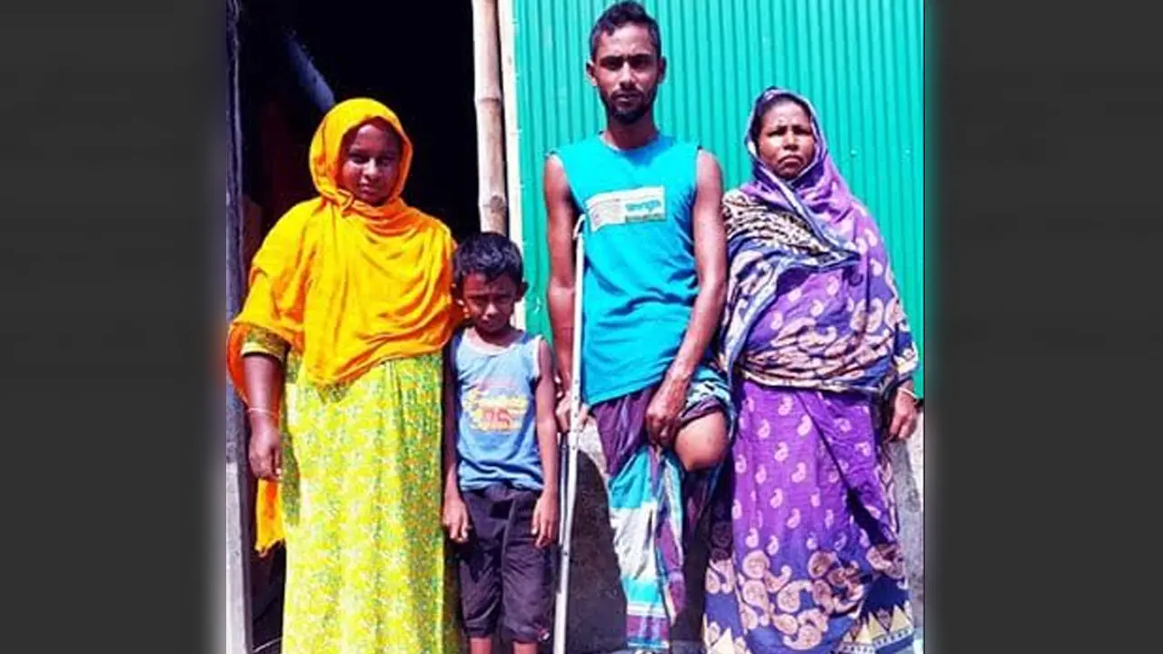 পুলিশের বুলেট শুধু পা নয়, কেড়ে নিয়েছে মমদেলের স্বপ্নও 