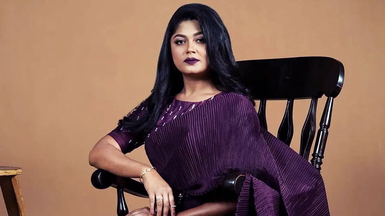এসব যদি শ্বশুরবাড়ির লোকদের চোখে পড়ে, ক্ষুব্ধ মৌসুমী