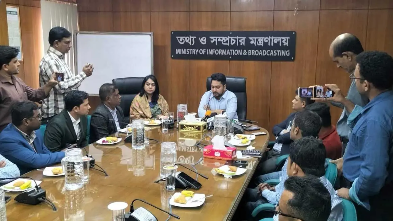 লুট করা টাকা গুজব ছড়াতে ব্যবহার করছে ফ্যাসিস্ট সরকার