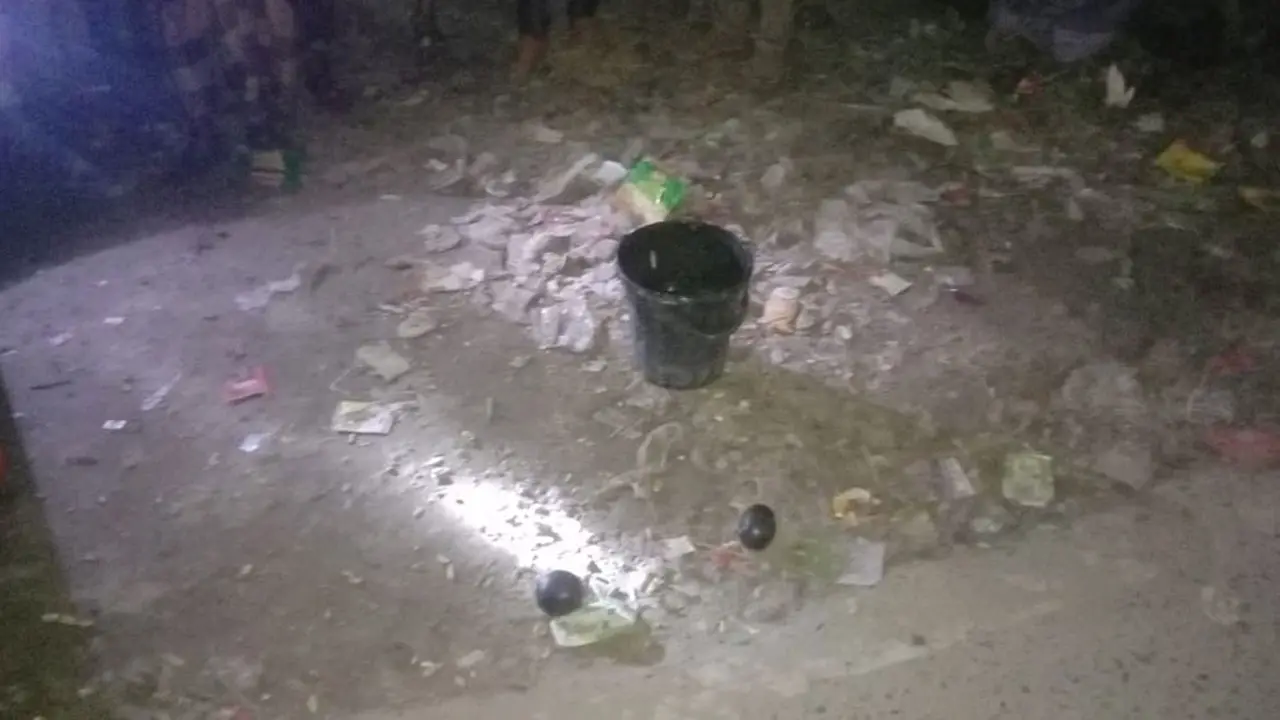‘জয় বাংলা’ স্লোগান দিয়ে ককটেল বিস্ফোরণ