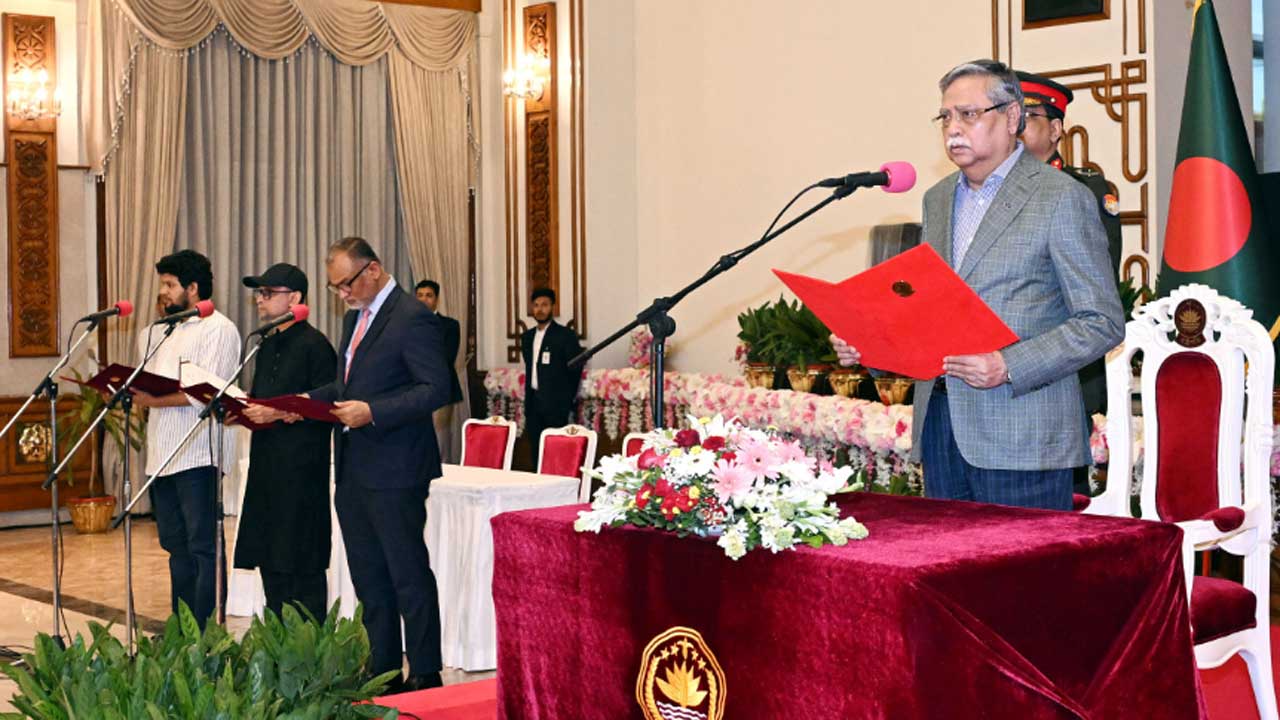 শপথ নিলেন নতুন ৩ উপদেষ্টা