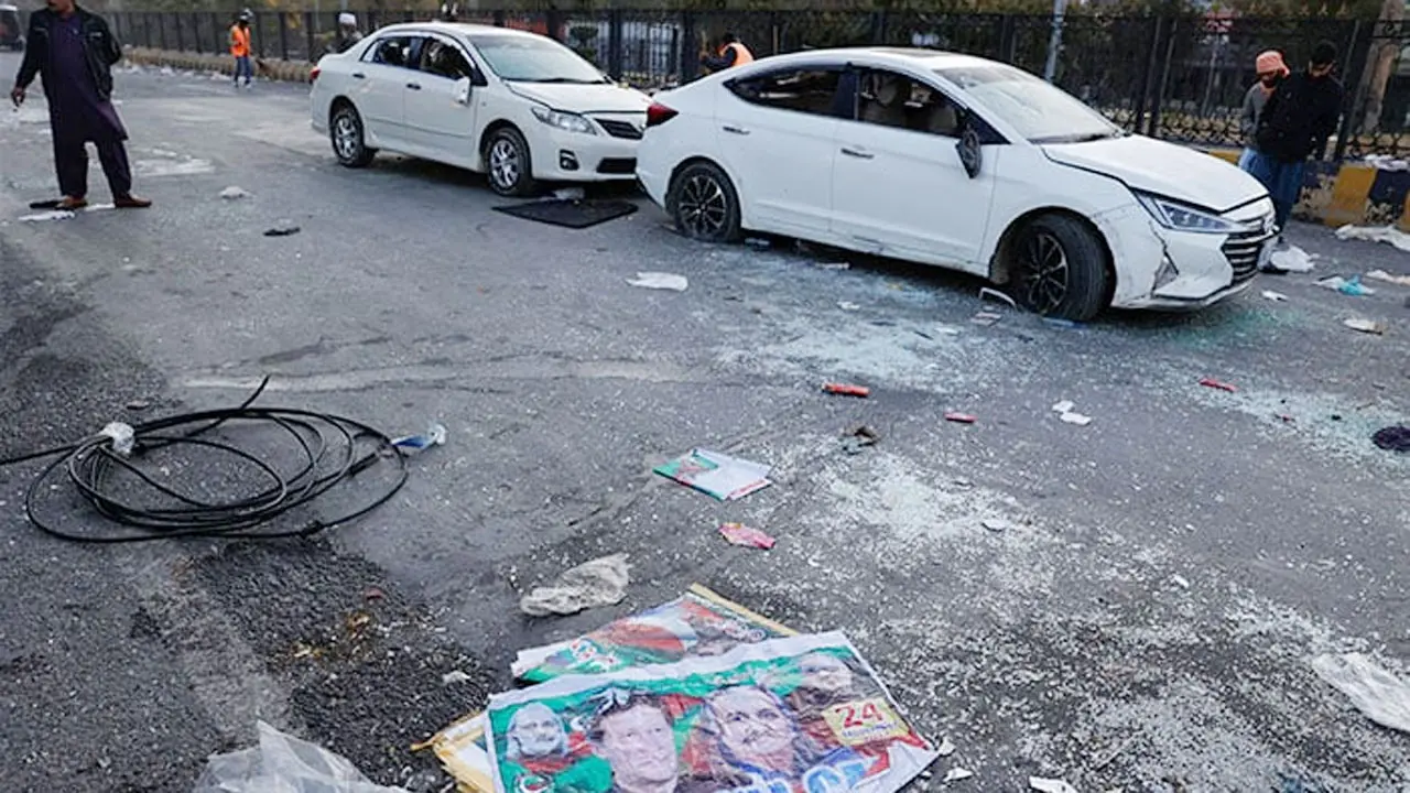 পাকিস্তান : ‘বিক্ষোভ প্রত্যাহার কেন’, প্রশ্ন পিটিআইয়ের ভেতরে