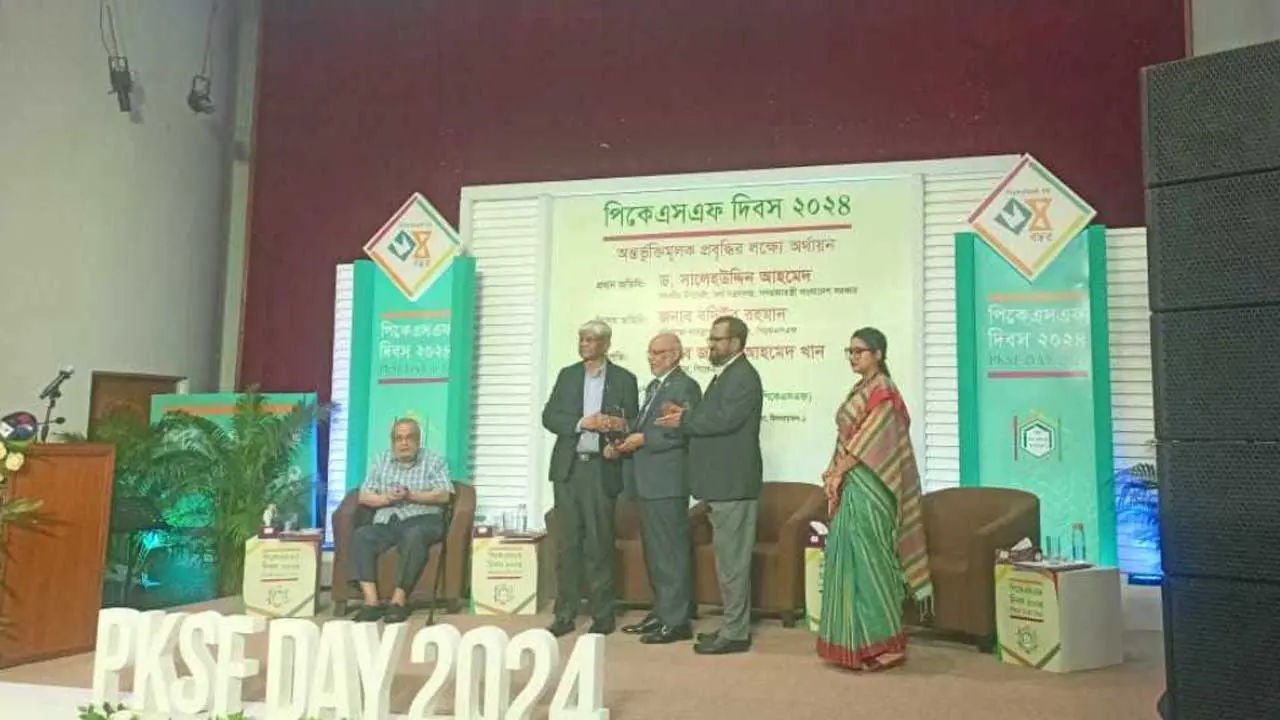ট্যাক্স কমিয়েও নিত্যপণ্যের দাম কমানো যাচ্ছে না : অর্থ উপদেষ্টা