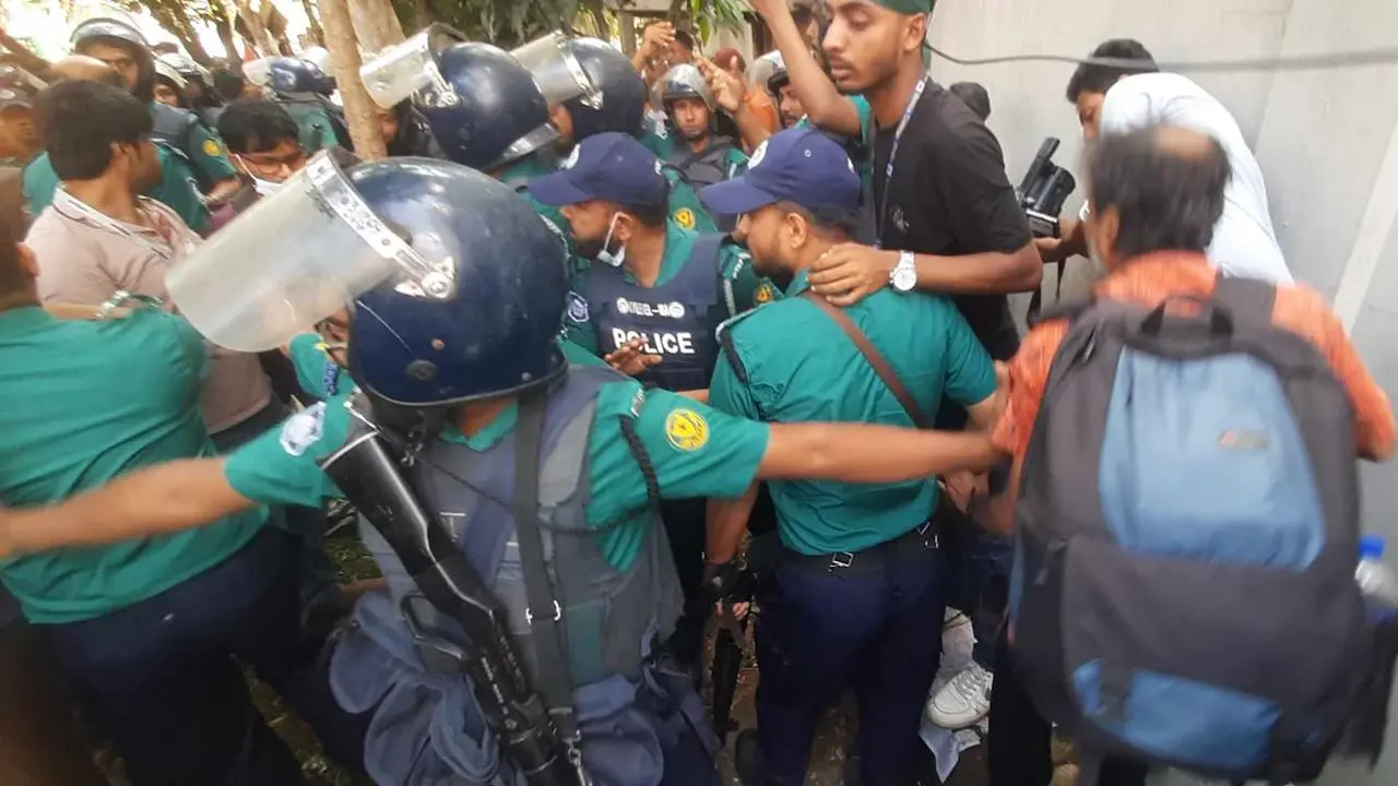 জিরো পয়েন্টে জয় বাংলা স্লোগান, আটক ১