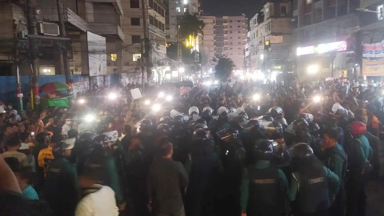 চিন্ময় কৃষ্ণকে আটকের প্রতিবাদে চট্টগ্রামে বিক্ষোভ