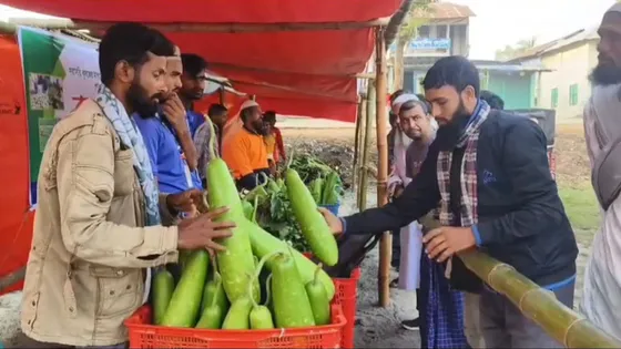 কলাপাড়ায় কৃষক বাজার শুরু হওয়ায় খুশি সবজি ক্রেতারা