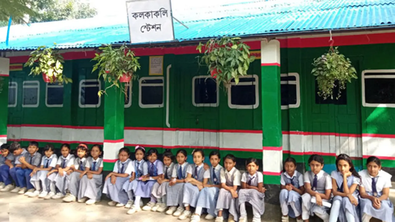 ‘কলকাকলি স্টেশনে’ থামে ‘জ্ঞানের আলো এক্সপ্রেস’