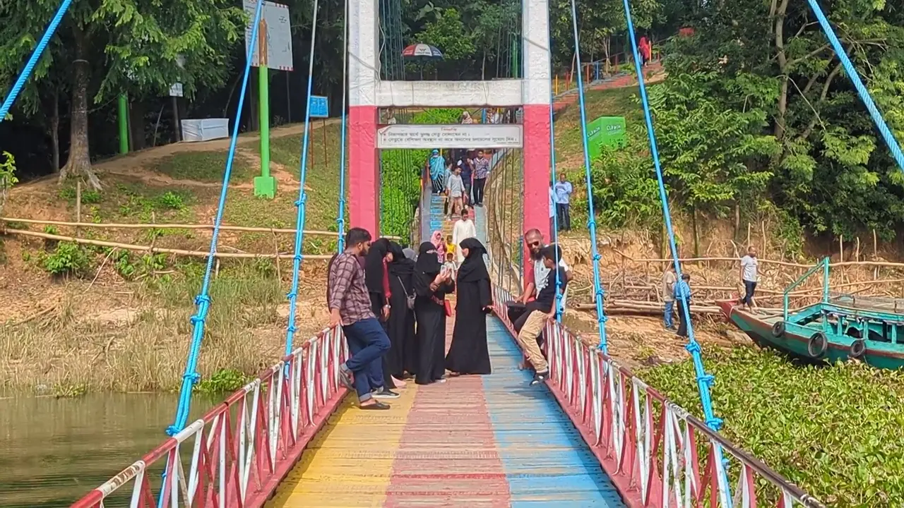 নিষেধাজ্ঞা কাটিয়ে আবারও পর্যটকমুখর রাঙামাটি