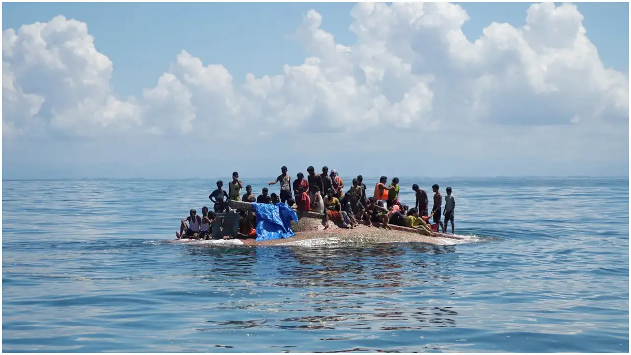 ইন্দোনেশিয়ার উপকূলে শতাধিক রোহিঙ্গা উদ্ধার