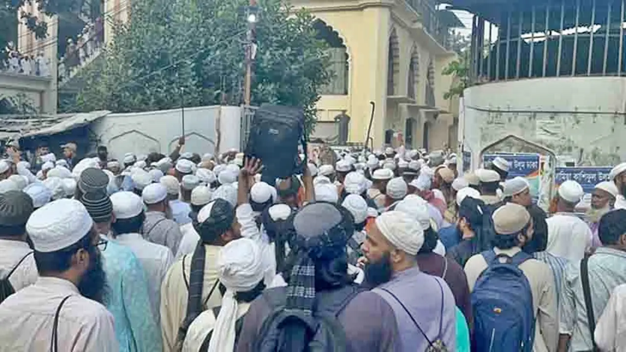 একদফা দাবি নিয়ে কাকরাইল মসজিদে প্রবেশ সাদ অনুসারীদের