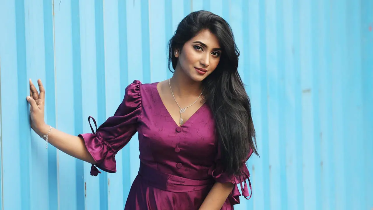 চকলেটে নেশাদ্রব্য মিশিয়ে অজ্ঞানের চেষ্টা করেন পরিচালক : সুমি