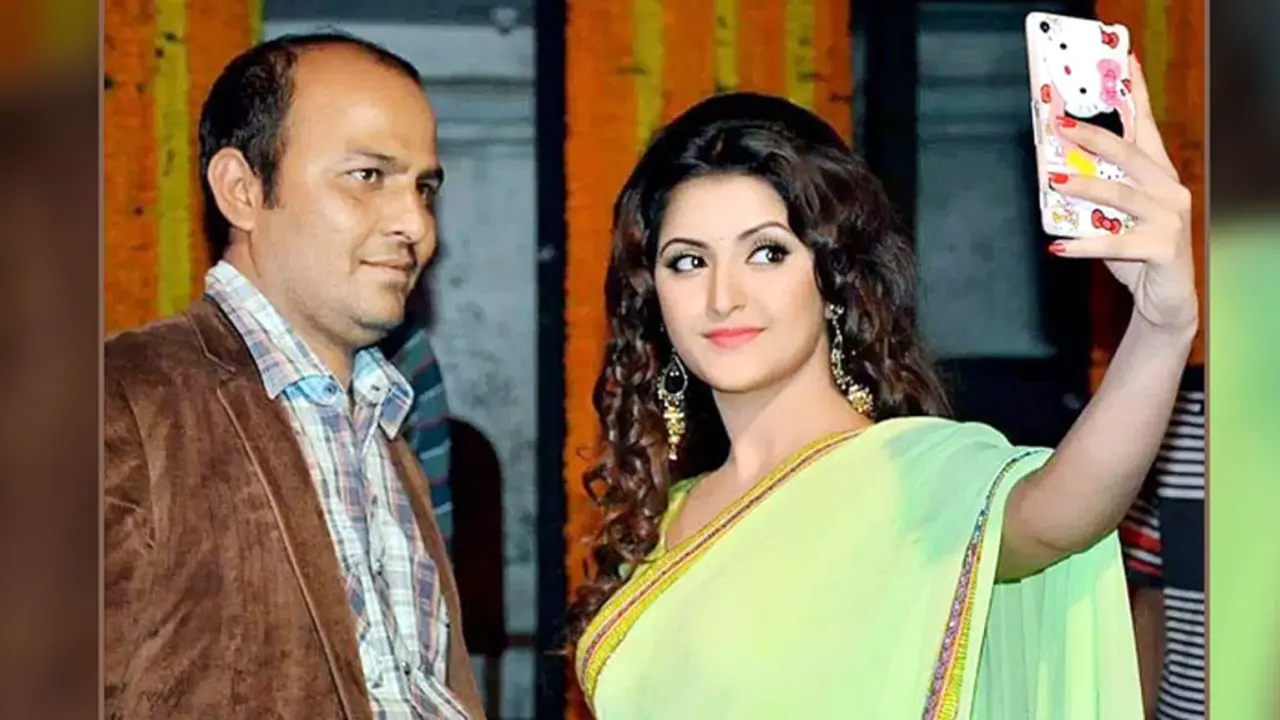 যার হাত ধরে সিনেমায় পরীমণি, মারা গেছেন সেই পরিচালক 