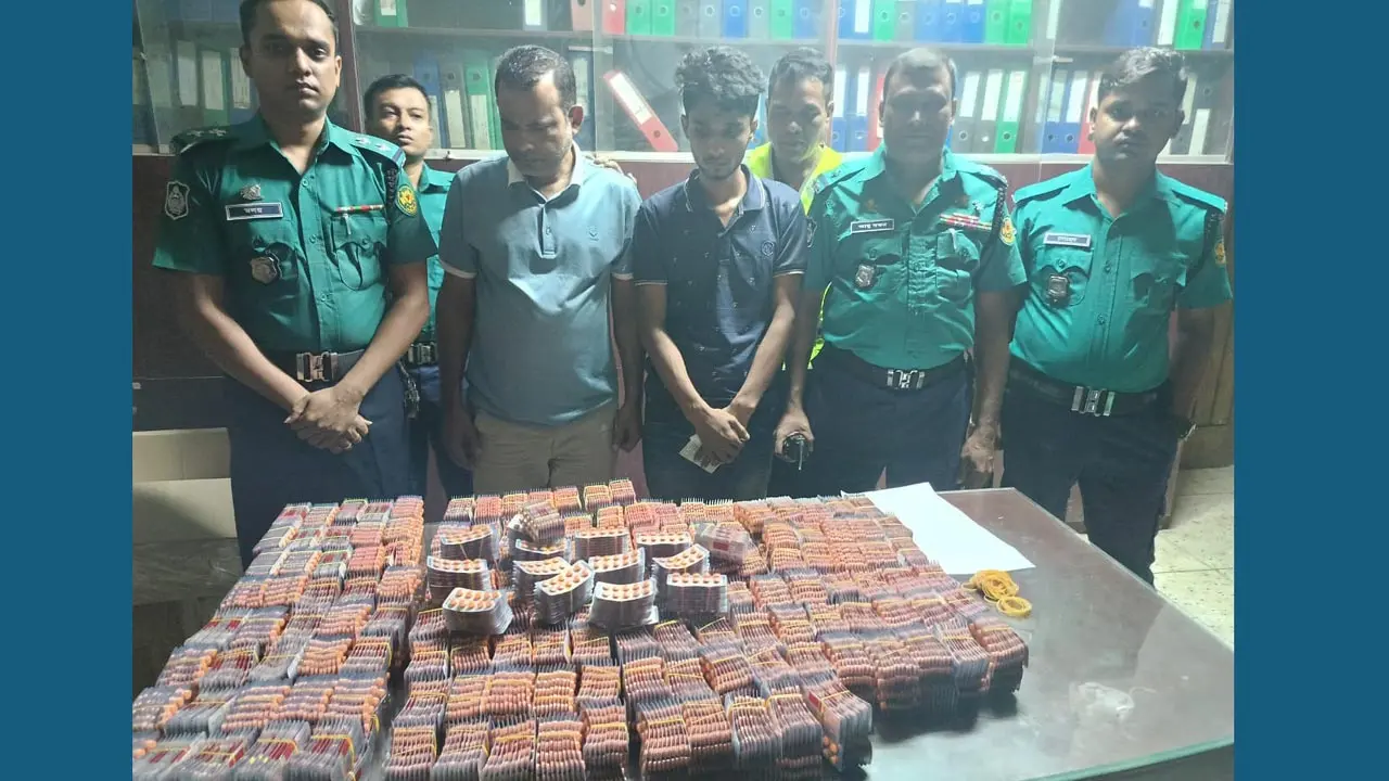 বিশেষ চেকপোস্টে টাপেন্টাডল ও ইয়াবাসহ ধরা তিন কারবারি