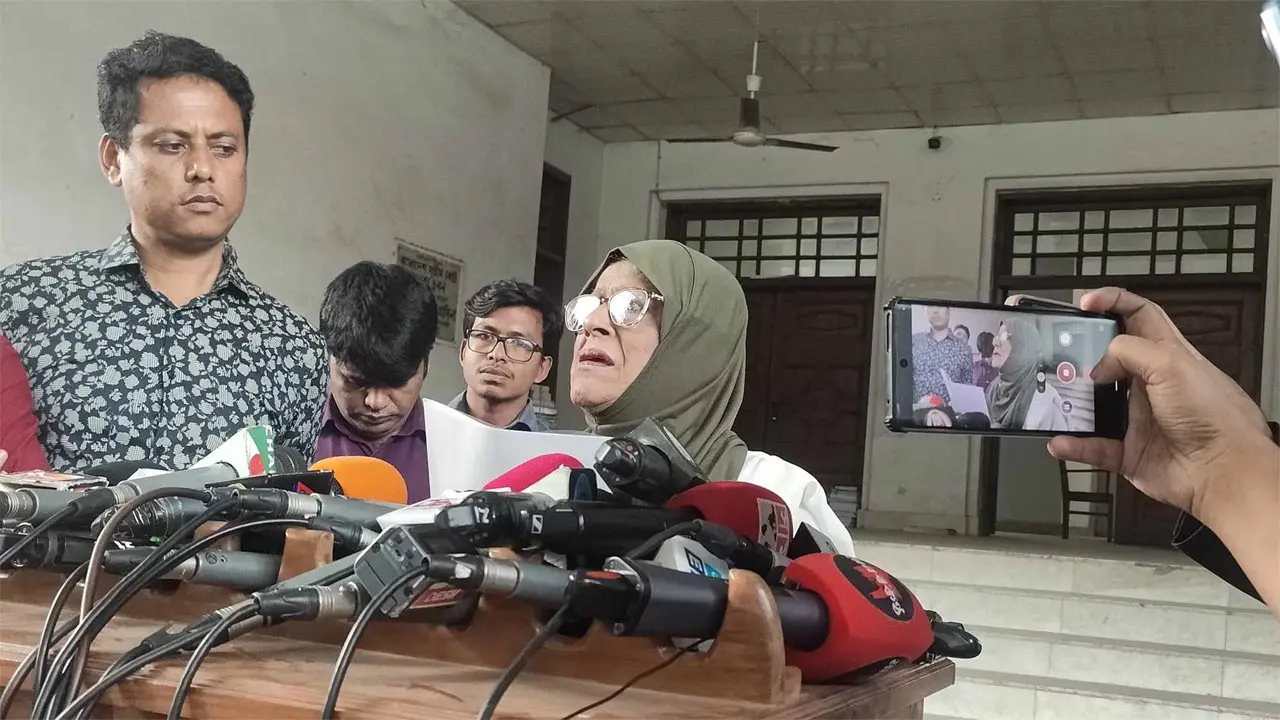 নিজ মাকে ‘জামায়াতের রোকন’ বলে অপপ্রচার চালান তুরিন আফরোজ