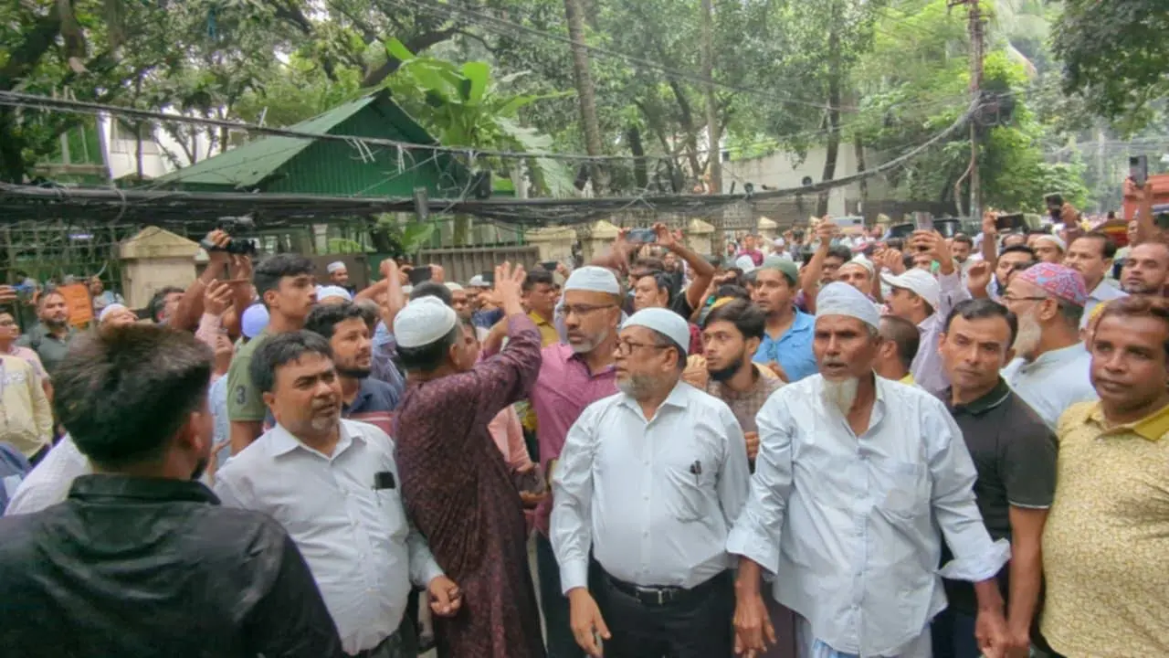 মিরপুর বুদ্ধিজীবী কবরস্থানে মতিয়া চৌধুরীর দাফন