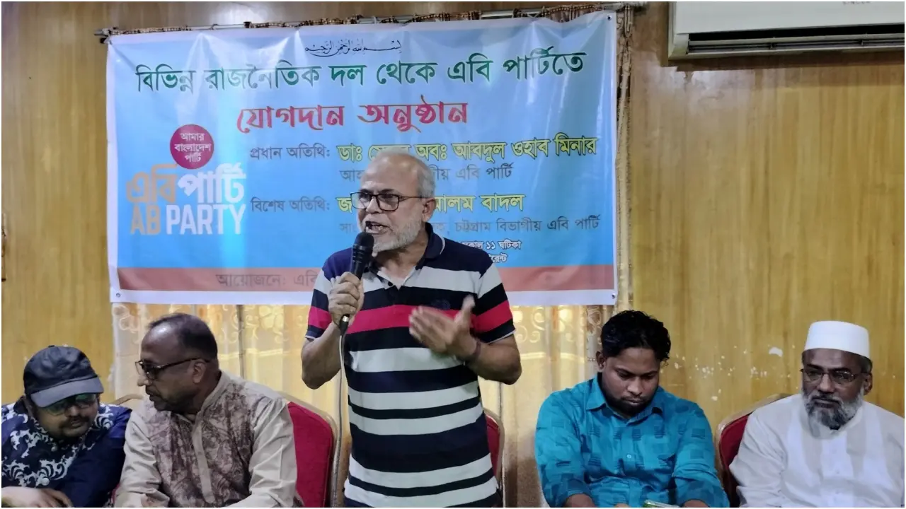 ‘শেখ হাসিনা দেশের মানুষকে ঘৃণা করতেন’