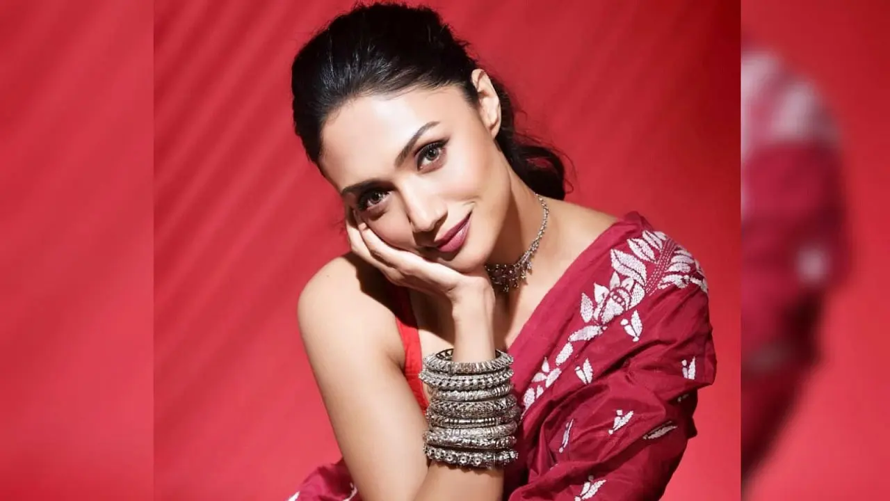 সৎ থাকলে কাজ পাওয়া যায় না : শ্রুতি 