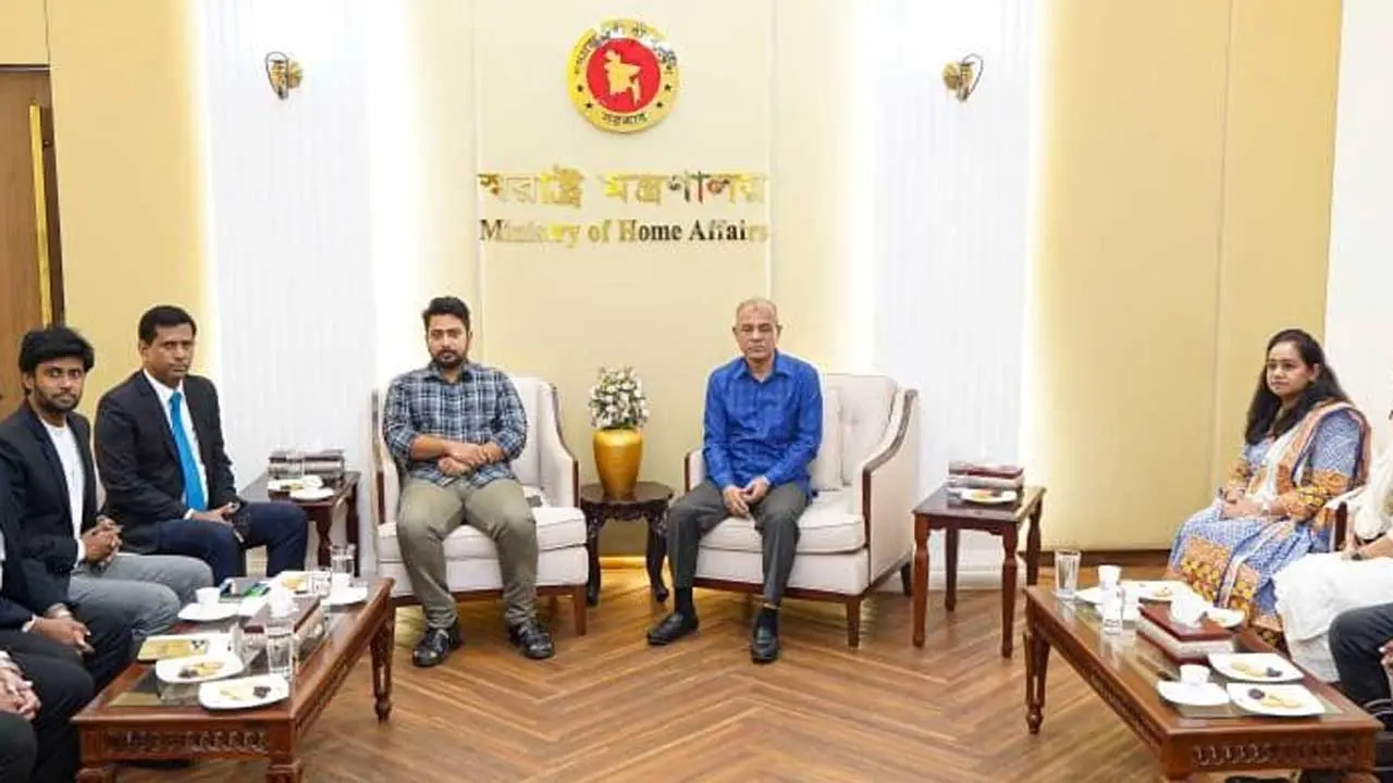 গুমে জড়িতদের দ্রুত আইনের আওতায় আনার আশ্বাস দুই উপদেষ্টার