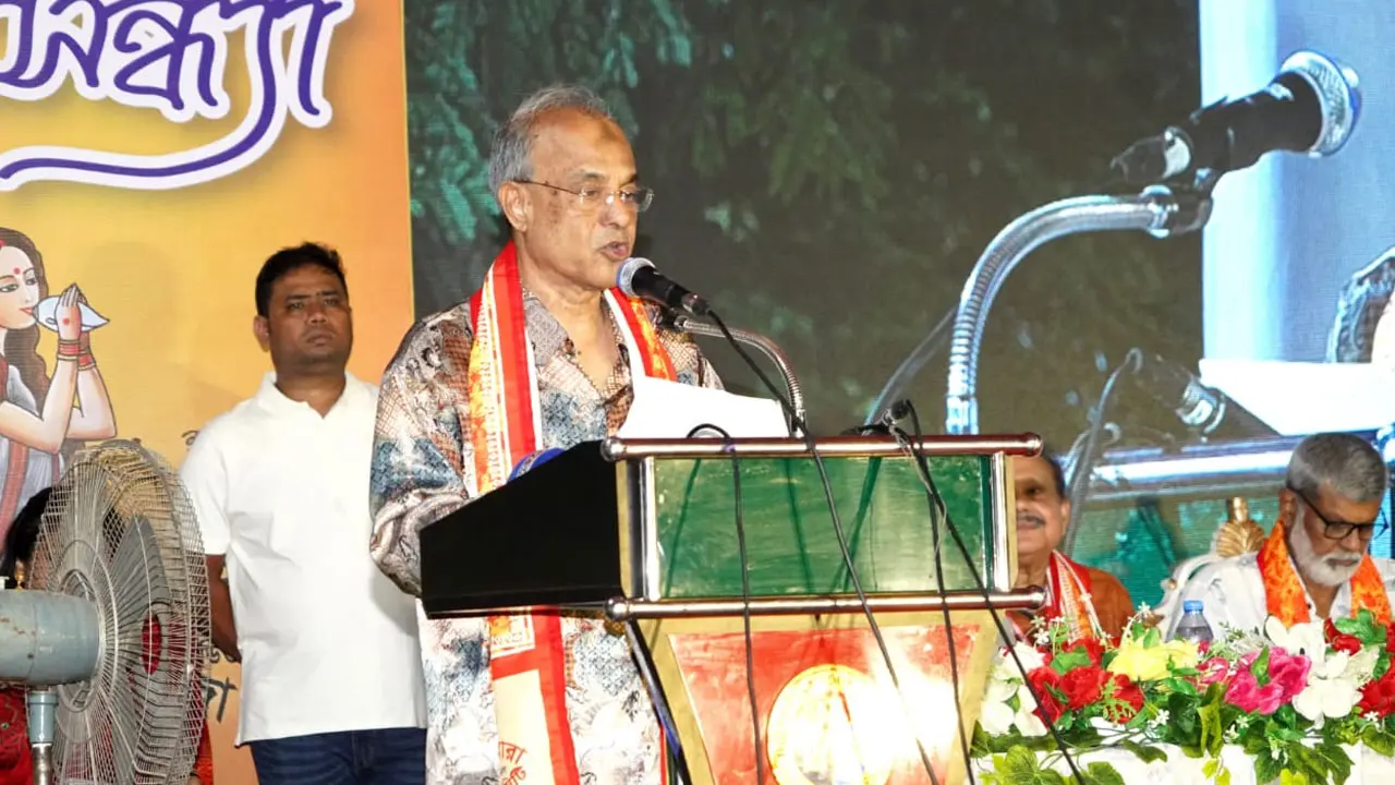 স্বতঃস্ফূর্তভাবে দুর্গাপূজা উদযাপনের আহ্বান স্বরাষ্ট্র উপদেষ্টার