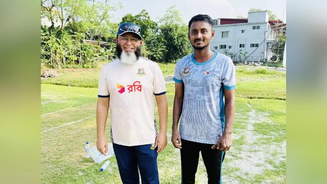 বিপ্লবকে দেখে মুশতাক, ‘ট্যালেন্ট আছে’
