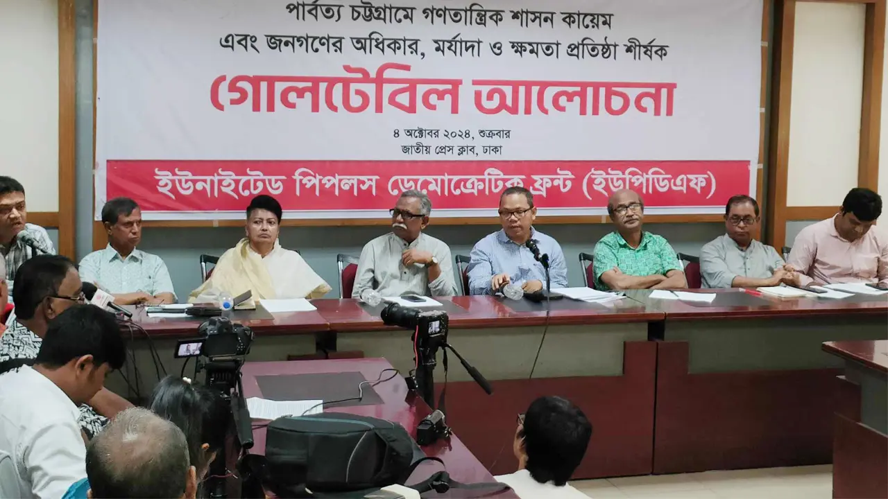 পাহাড় যাদের দখলে যাচ্ছে তাদের নাম প্রকাশ করা উচিত : আনু মুহাম্মদ
