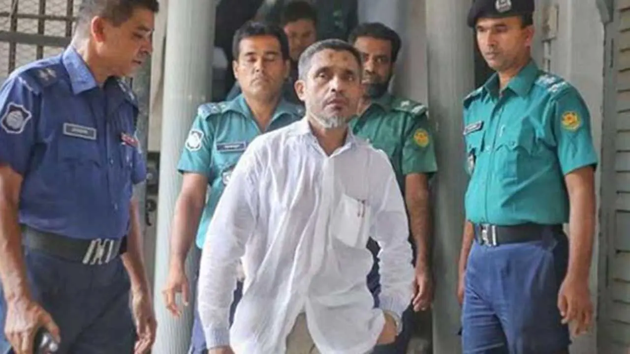 দুর্নীতির মামলায় বাবরকে ৮ বছরের সাজা থেকে খালাস