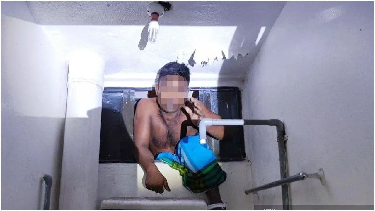 মালয়েশিয়ায় পালিয়ে যাওয়ার সময় বাথরুমের জানালায় আটকা বাংলাদেশি