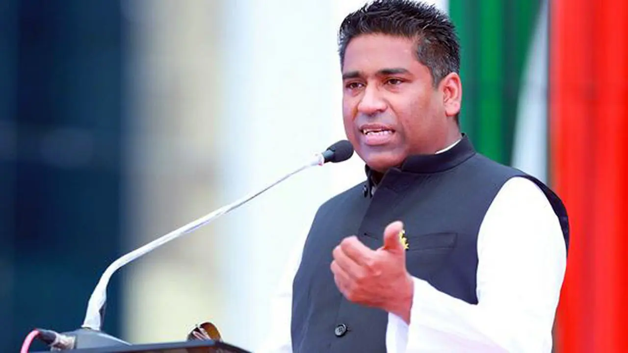 সাদিক আবদুল্লাহসহ ৩শ জনের বিরুদ্ধে বিএনপির দুই মামলা