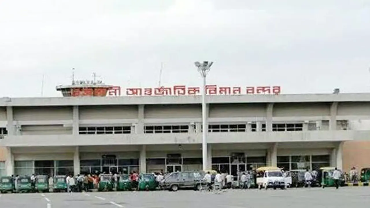 বিমানে বারবার খাবার চাওয়ায় যাত্রীকে পুলিশে সোপর্দ