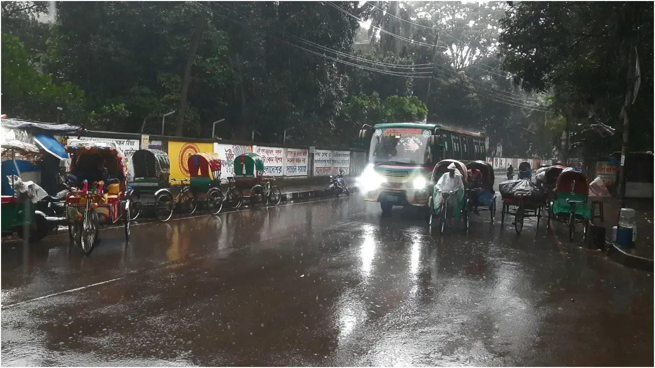ঘূর্ণিঝড় দানার প্রভাব : দুপুরেই সন্ধ্যা নেমেছে রাজধানীতে