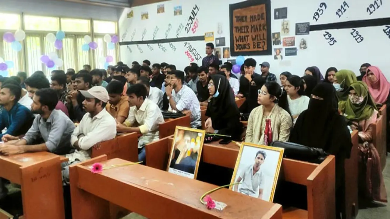 সহপাঠীরা ক্লাসে ফিরলেও, ফেরেননি হৃদয়-ফরহাদ