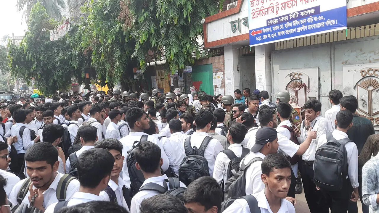 শিক্ষার্থীদের আন্দোলনের মুখে ঢাকা সিটি কলেজ বন্ধ ঘোষণা