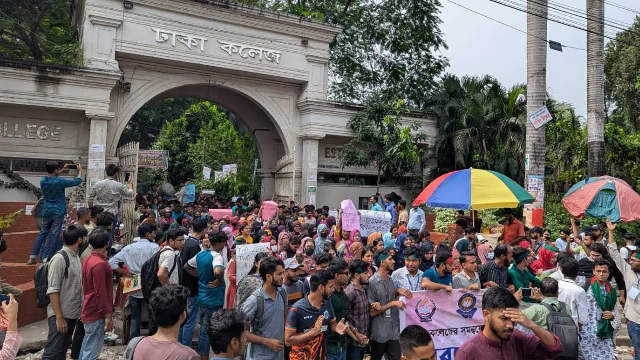স্বতন্ত্র বিশ্ববিদ্যালয়ের দাবিতে ৭ কলেজ শিক্ষার্থীদের বিক্ষোভ