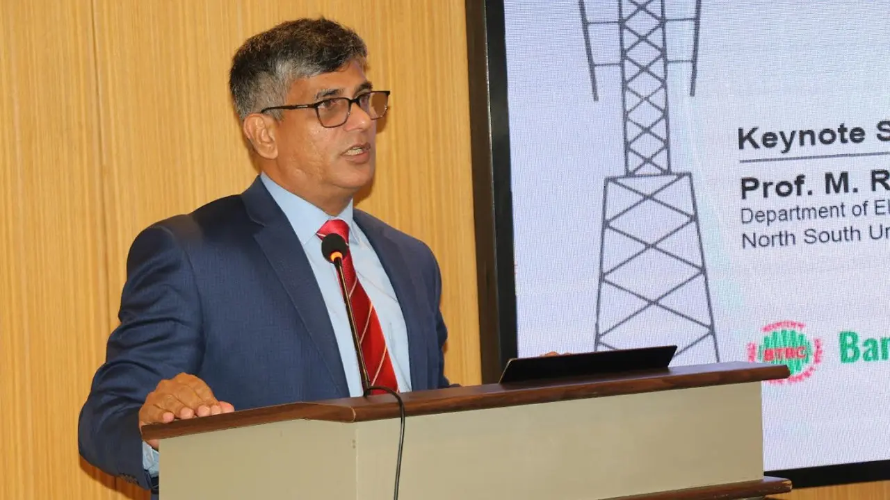 পছন্দের মানুষকে লাইসেন্স দেওয়ায় সেবার মান কমেছে