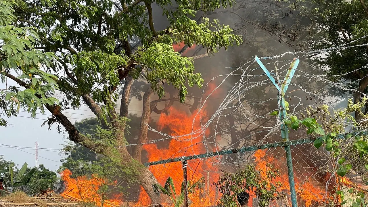 টেকনাফে রোহিঙ্গা ক্যাম্পে আগুন