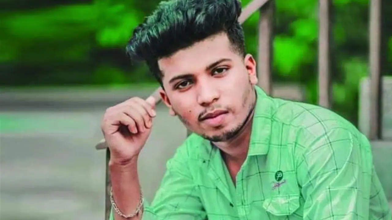 অনৈতিক সম্পর্ক: খাটের নিচে লুকিয়ে থাকা ছাত্রলীগ নেতা আটক