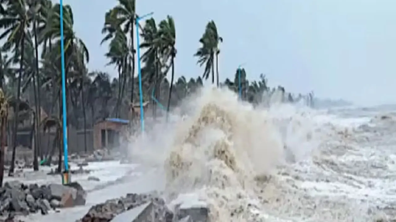 বাংলাদেশে নাকি ওড়িশা কোথায় আঘাত হানবে ঘূর্ণিঝড় ডানা?