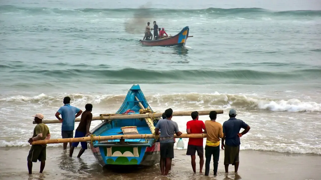 ঘূর্ণিঝড়ে ‘লণ্ডভণ্ড’ হওয়ার শঙ্কায় ভারতের ওড়িশা