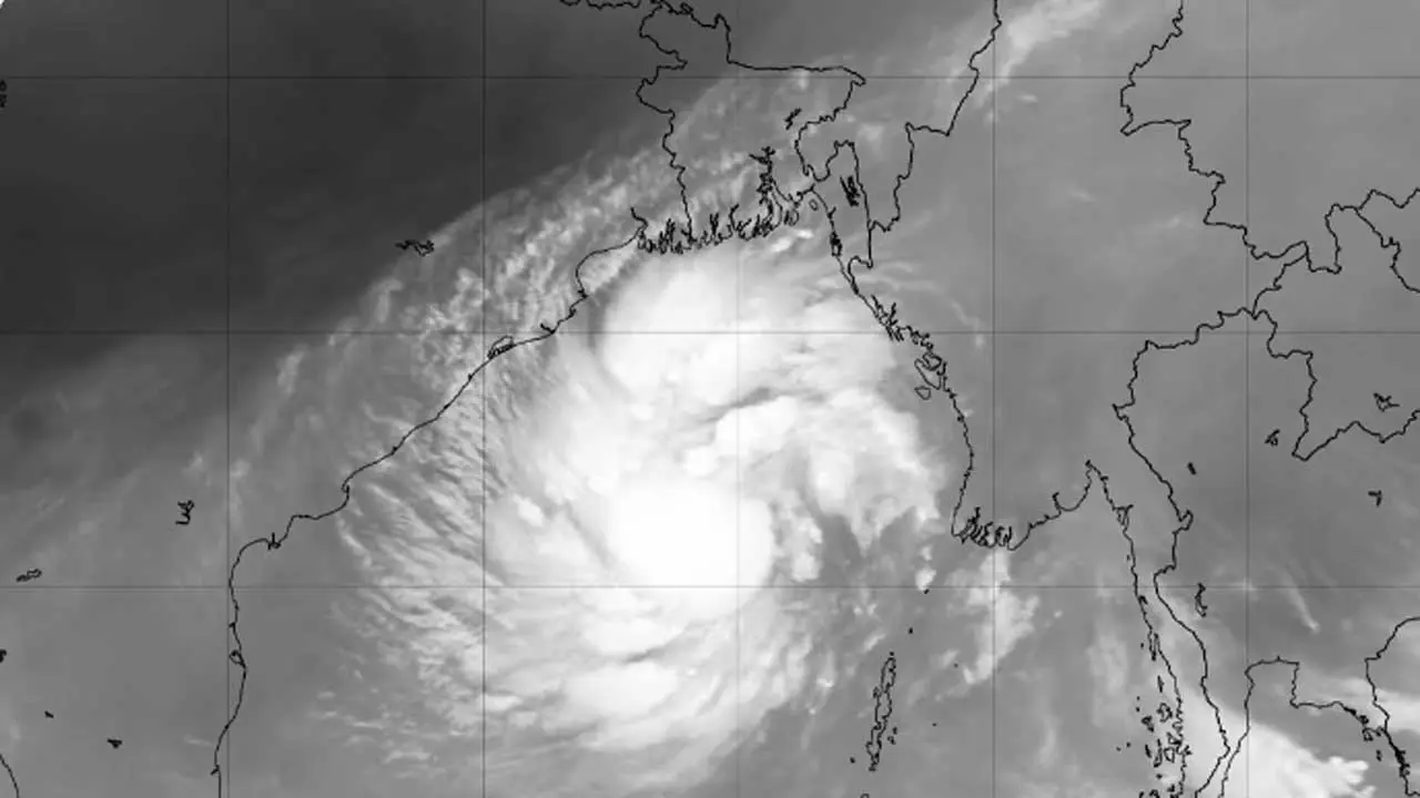 বঙ্গোপসাগরে ঘূর্ণিঝড় ‘দানা’