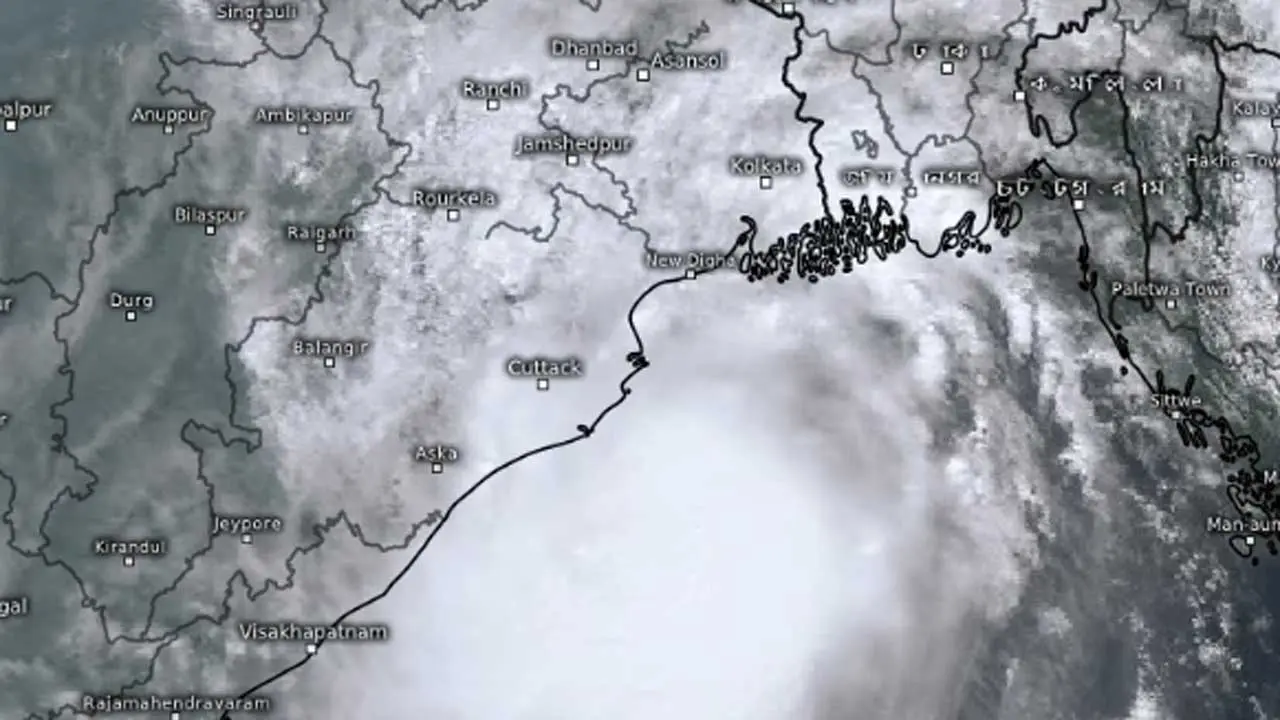 ঘূর্ণিঝড় দানা : ১৪ জেলায় জলোচ্ছ্বাসের আশঙ্কা