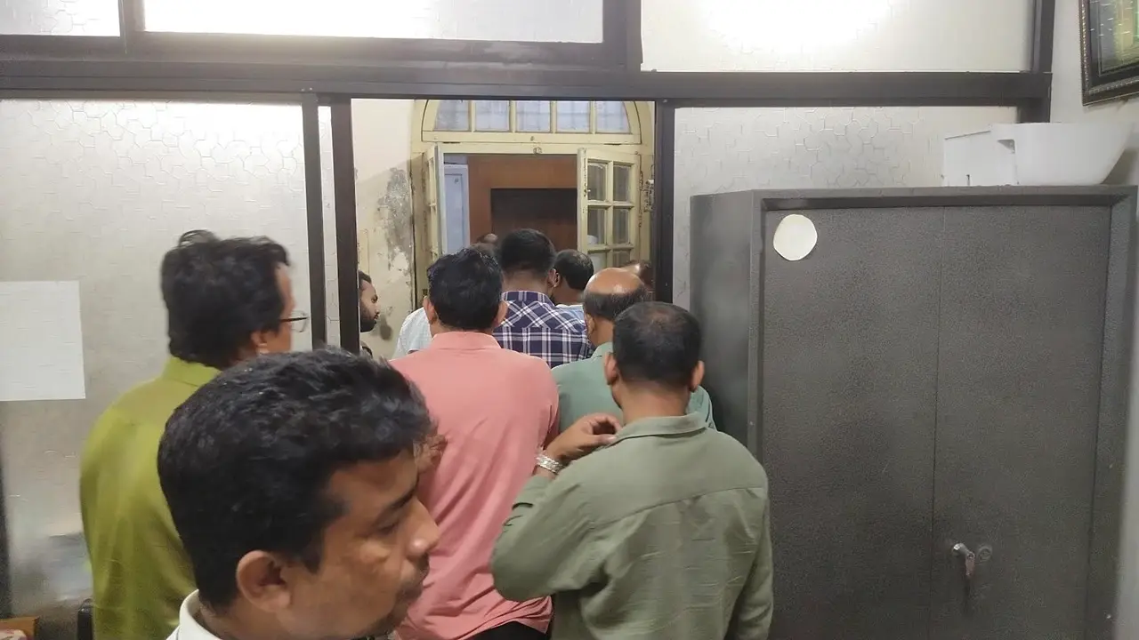 এক নার্স আরেক নার্সকে চড় মেরে বললেন— হালকা করে মেরেছি