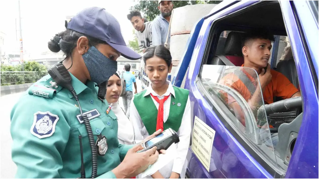 ট্রাফিক আইন লঙ্ঘন : ডিএমপির ২৯৫৭ মামলায় জরিমানা ১ কোটি টাকা