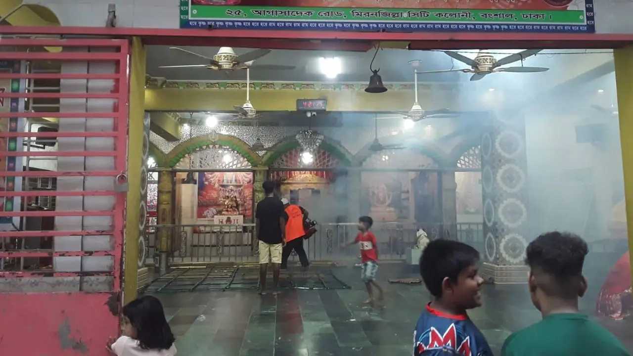 মন্দির-মণ্ডপে মশক নিয়ন্ত্রণ কার্যক্রম পরিচালনা করছে ডিএসসিসি