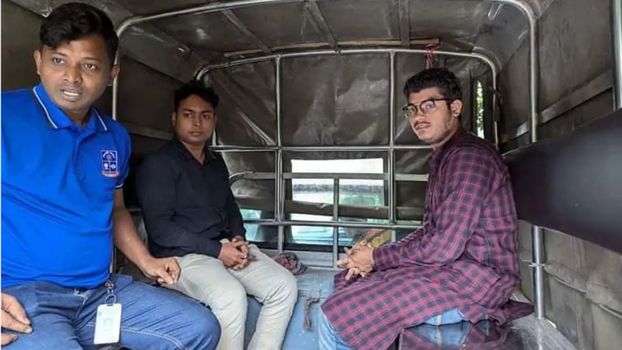পরীক্ষা দিতে এসে গ্রেপ্তার ঢাবির ২ ছাত্রলীগ নেতা